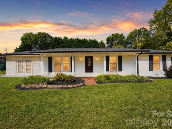 2121 24th Street NE, Hickory, NC 28601