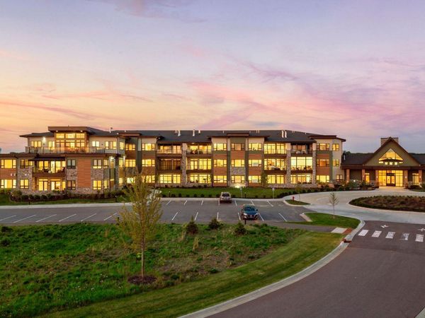 1 Hill Farm Road, Unit 101, North Oaks, MN 55127