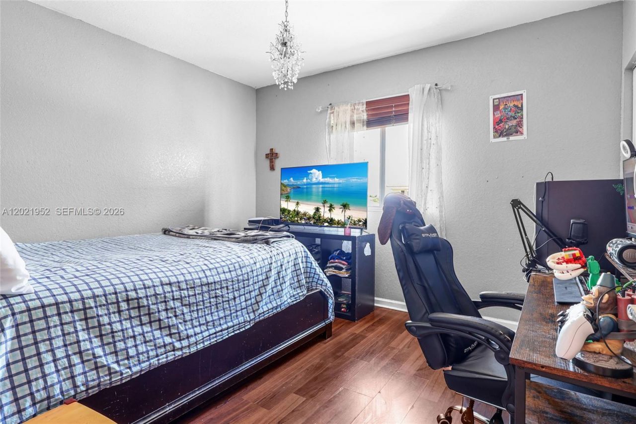 8956 SW 215th Ter , Cutler Bay, FL 33189 Photo