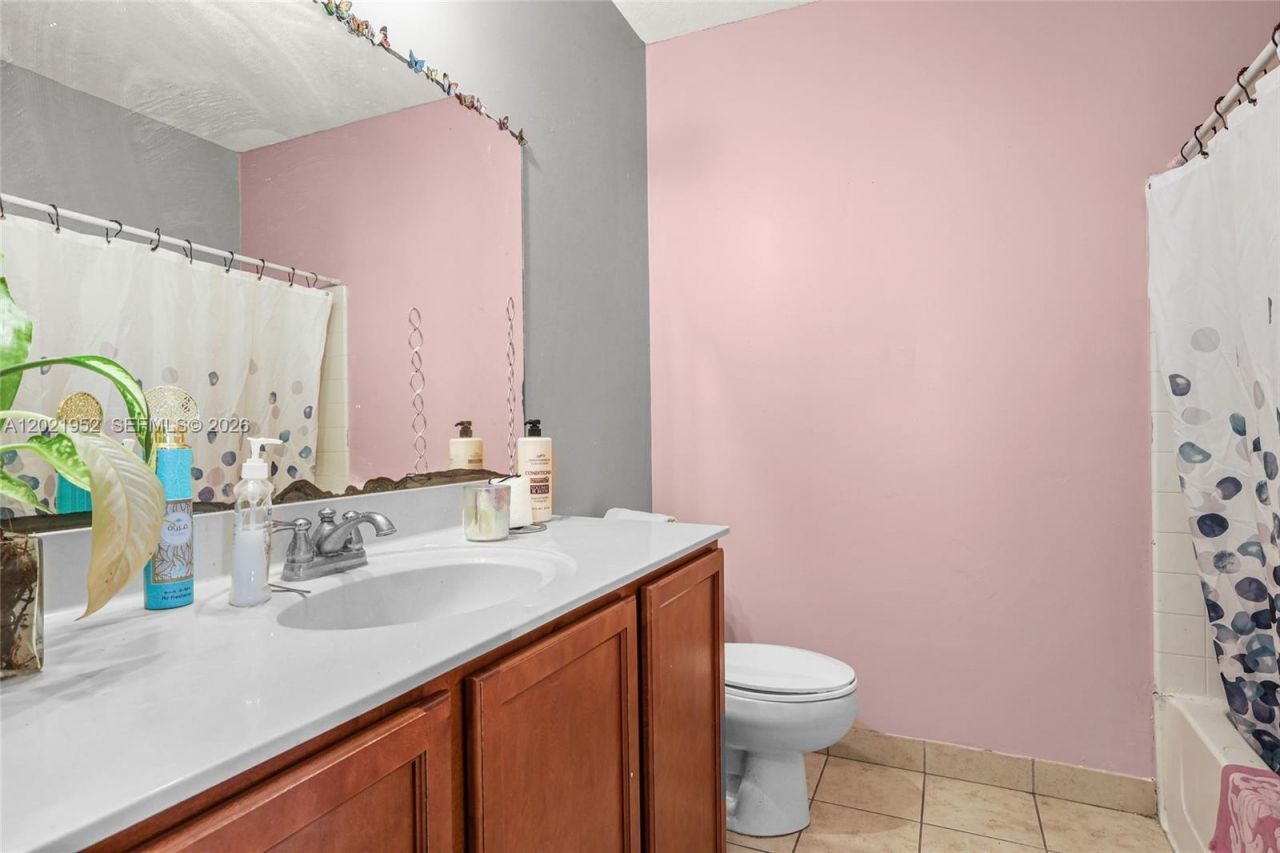 8956 SW 215th Ter , Cutler Bay, FL 33189 Photo