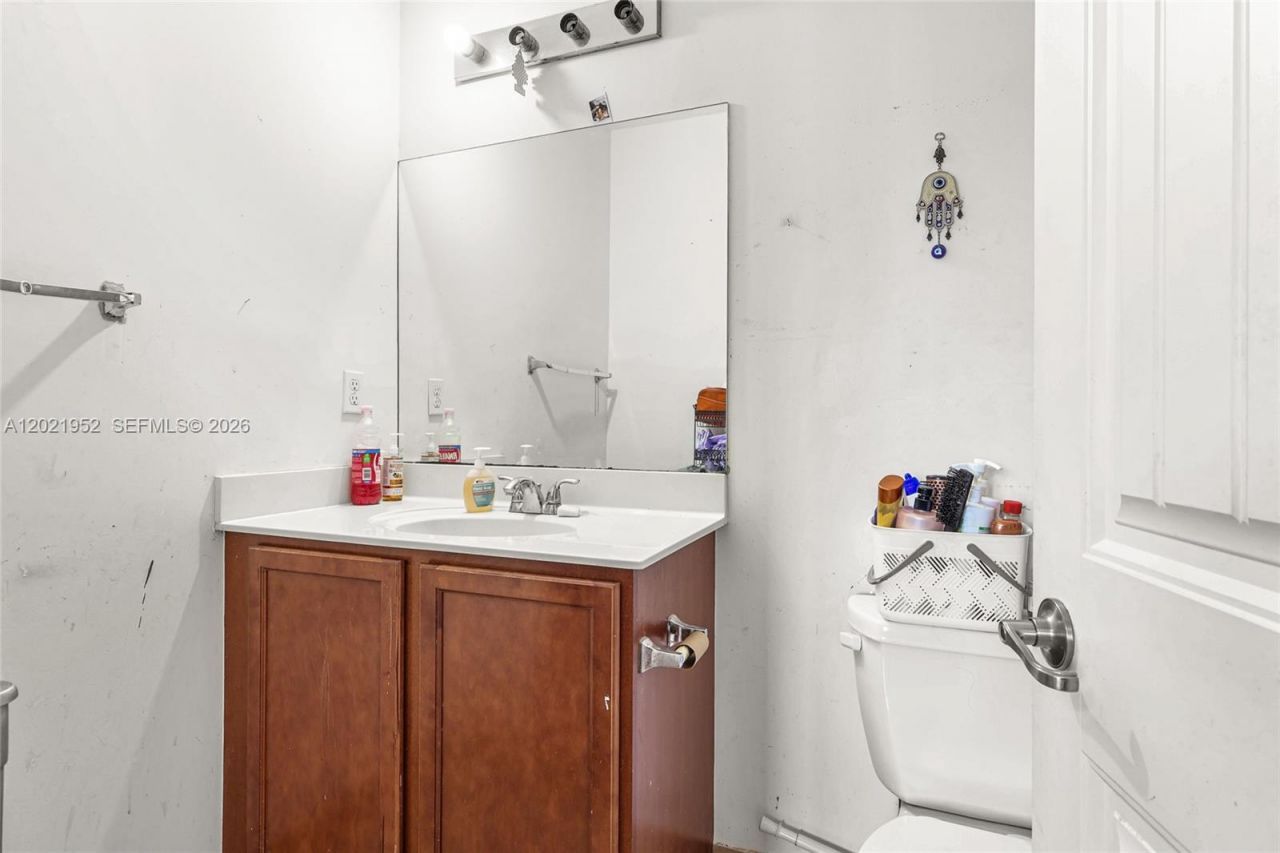 8956 SW 215th Ter , Cutler Bay, FL 33189 Photo