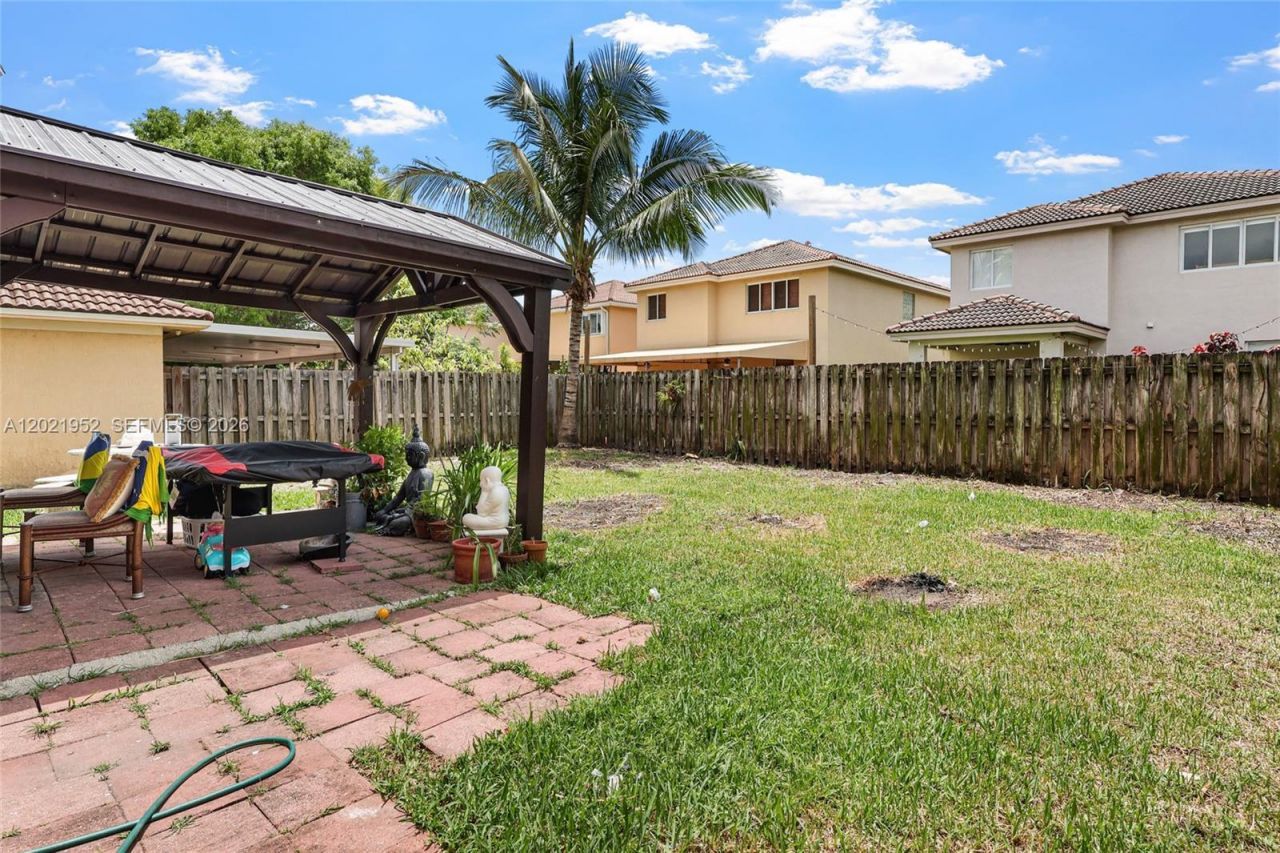 8956 SW 215th Ter , Cutler Bay, FL 33189 Photo