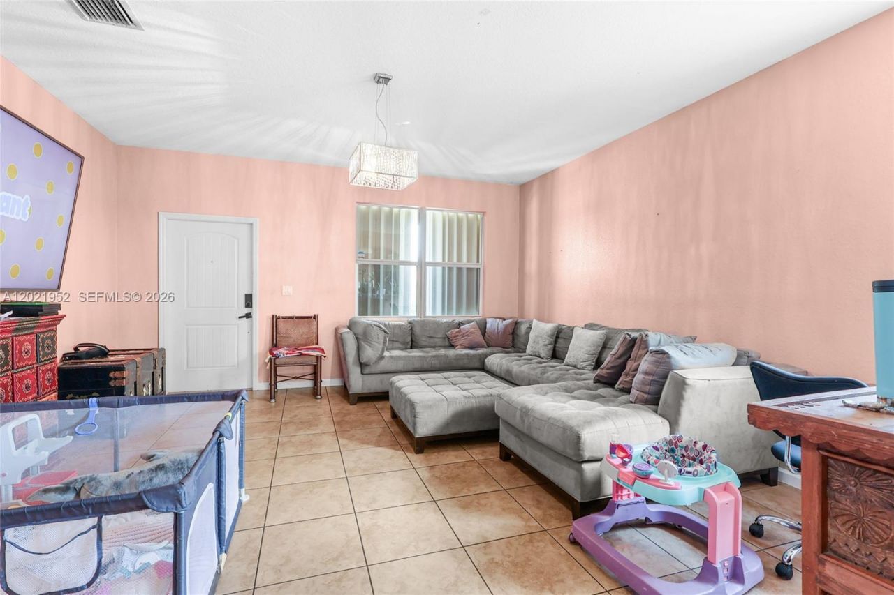 8956 SW 215th Ter , Cutler Bay, FL 33189 Photo
