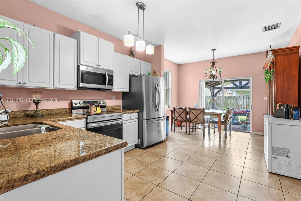 8956 SW 215th Ter , Cutler Bay, FL 33189 Photo