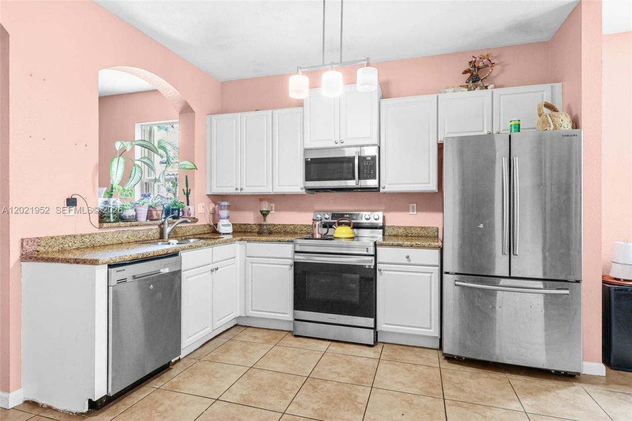 8956 SW 215th Ter , Cutler Bay, FL 33189 Photo