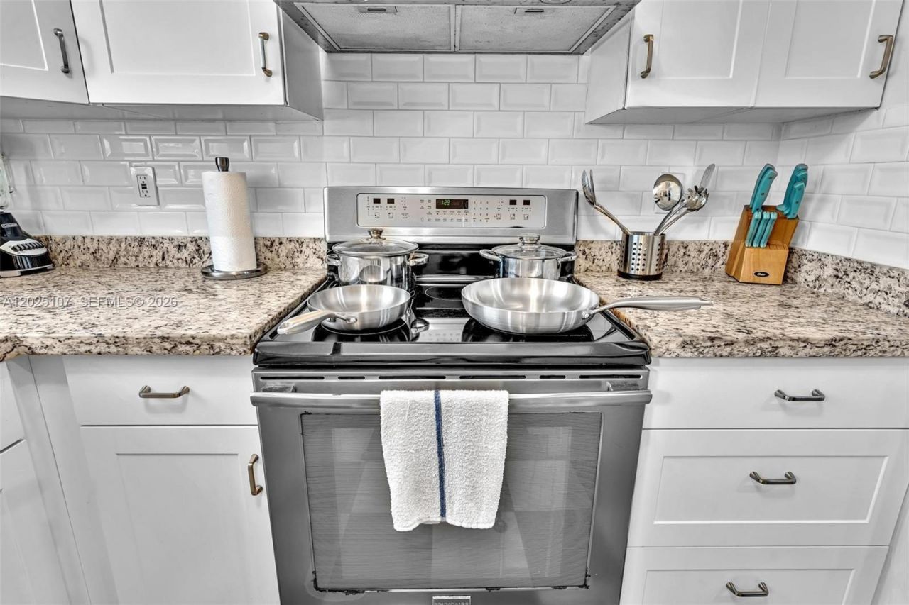 10002 E Bay Harbor Dr , Unit 2, Bay Harbor Islands, FL 33154 Photo