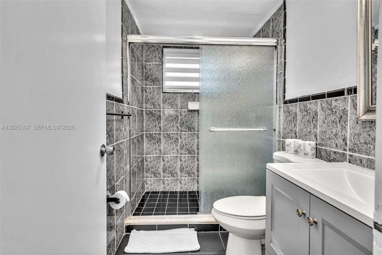 10002 E Bay Harbor Dr , Unit 2, Bay Harbor Islands, FL 33154 Photo