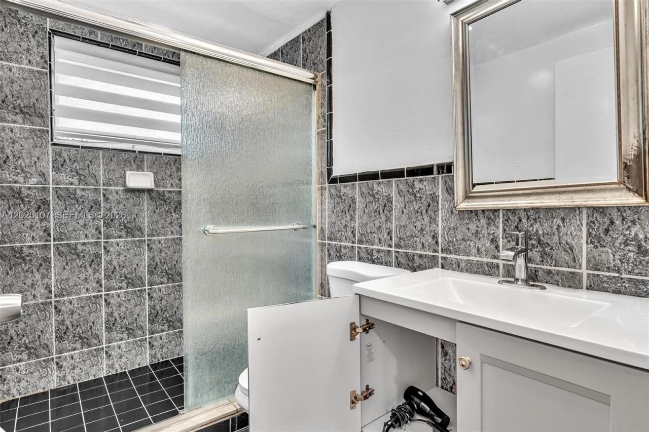 10002 E Bay Harbor Dr , Unit 2, Bay Harbor Islands, FL 33154 Photo