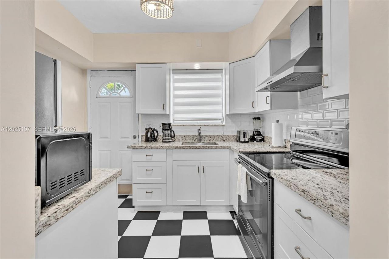 10002 E Bay Harbor Dr , Unit 2, Bay Harbor Islands, FL 33154 Photo