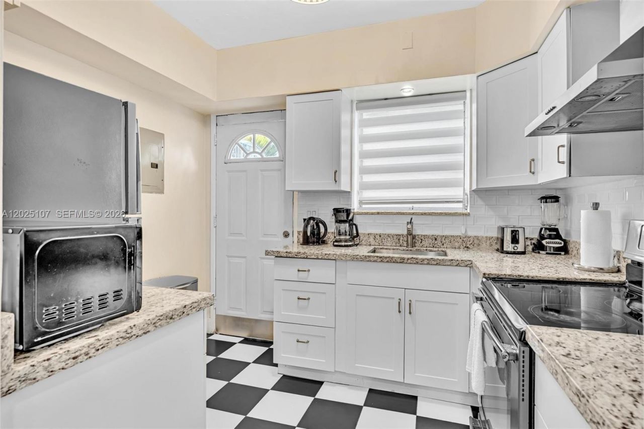 10002 E Bay Harbor Dr , Unit 2, Bay Harbor Islands, FL 33154 Photo