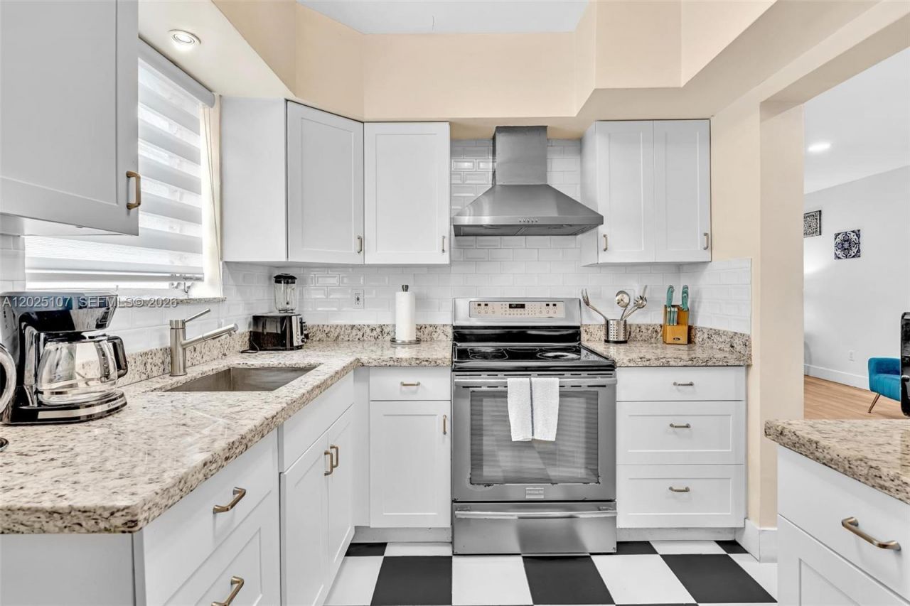 10002 E Bay Harbor Dr , Unit 2, Bay Harbor Islands, FL 33154 Photo