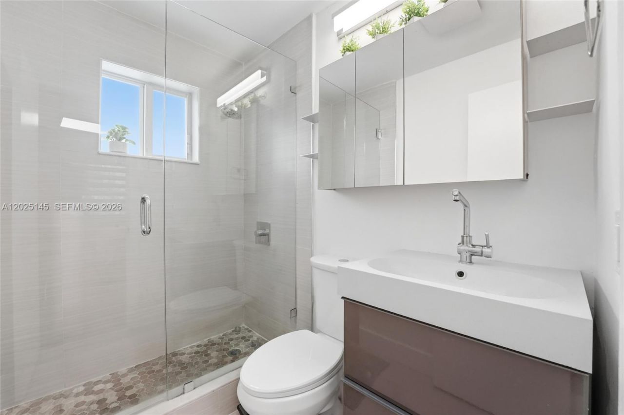 3101 SW 25th Ter, Miami, FL 33133 Photo