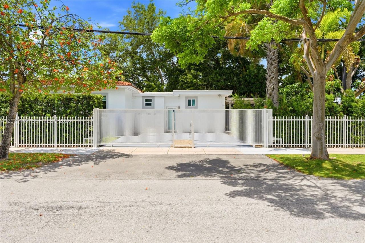 3101 SW 25th Ter, Miami, FL 33133 Photo