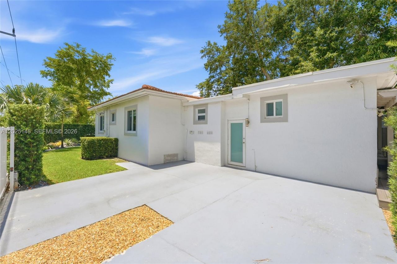 3101 SW 25th Ter, Miami, FL 33133 Photo