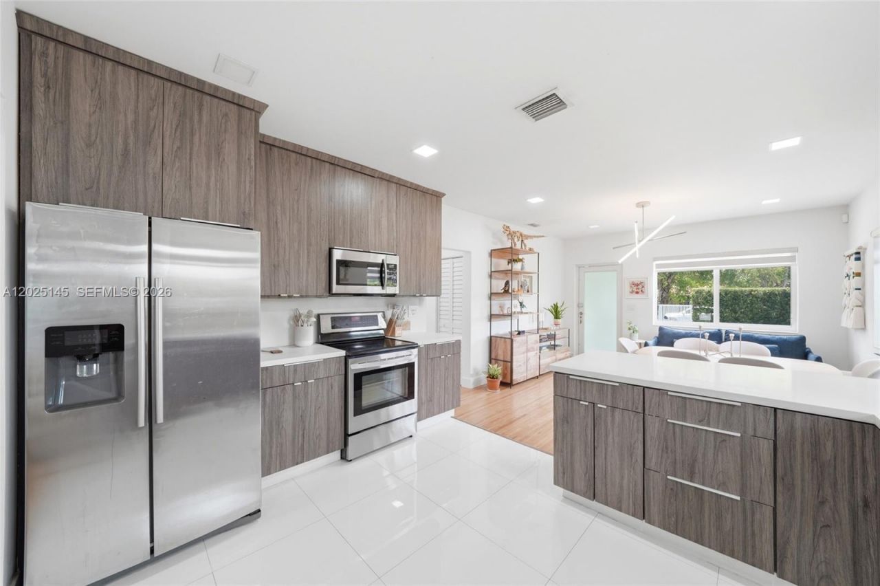 3101 SW 25th Ter, Miami, FL 33133 Photo
