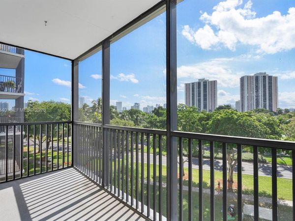 3101 N Country Club Dr , Unit 504, Aventura, FL 33180