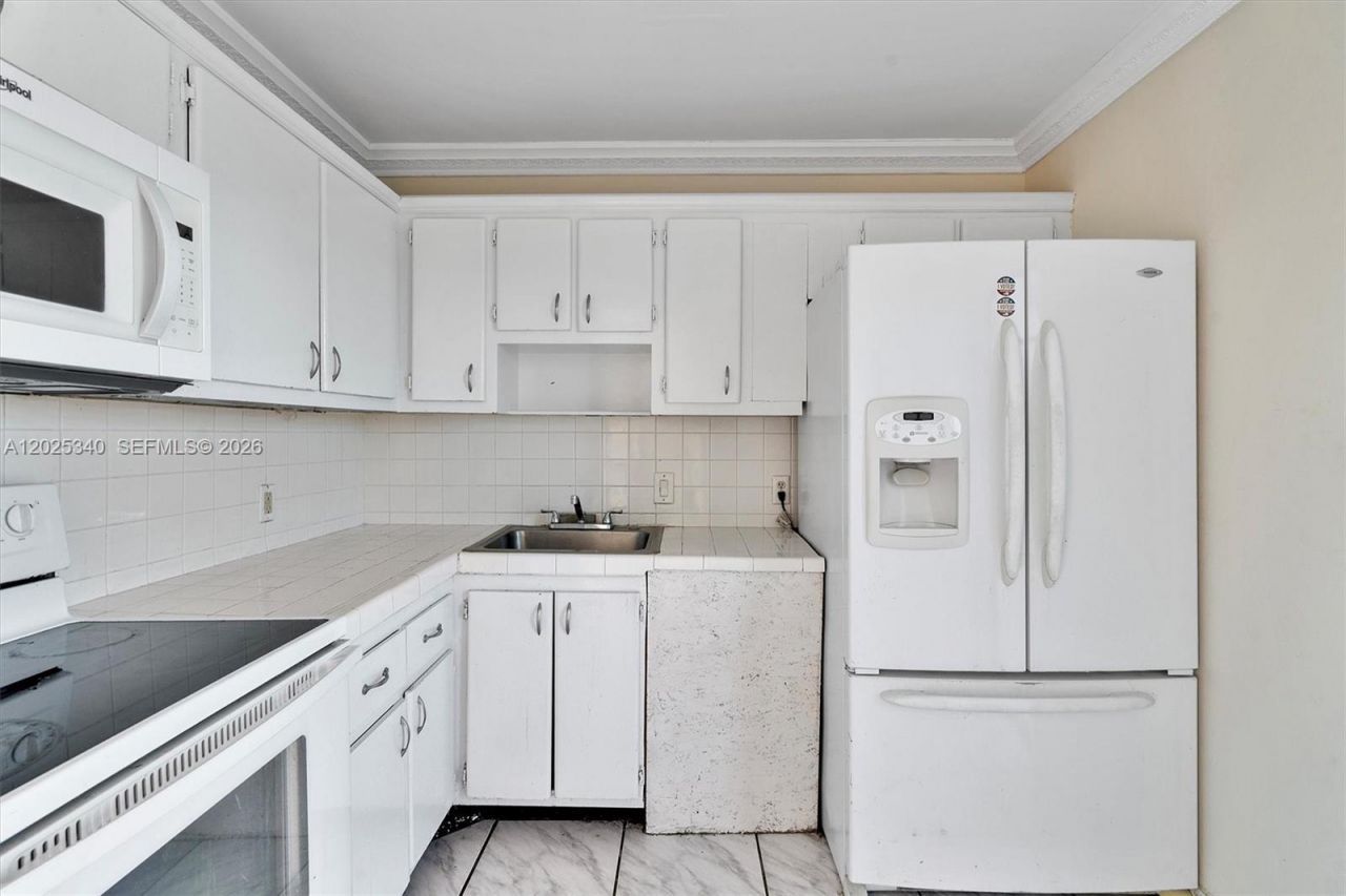 3101 N Country Club Dr , Unit 504, Aventura, FL 33180 Photo