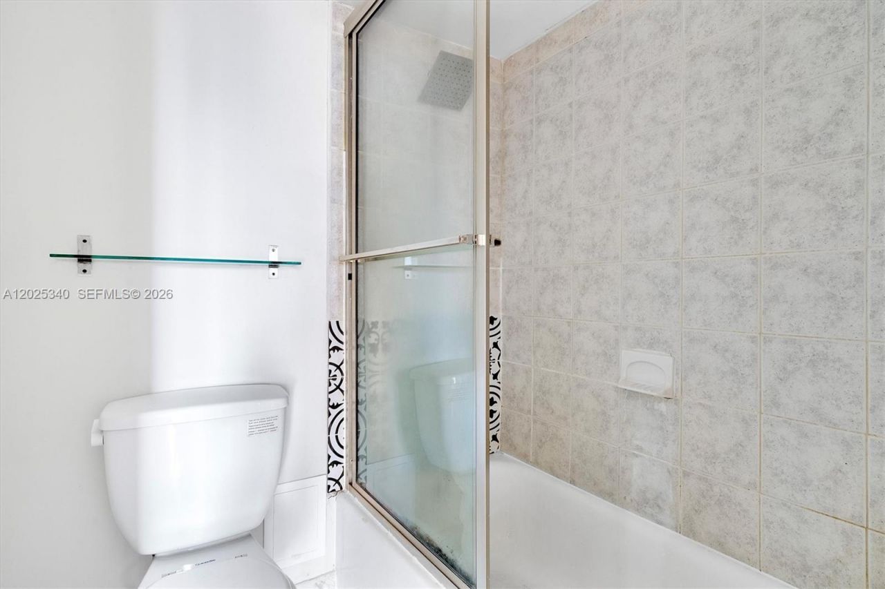 3101 N Country Club Dr , Unit 504, Aventura, FL 33180 Photo