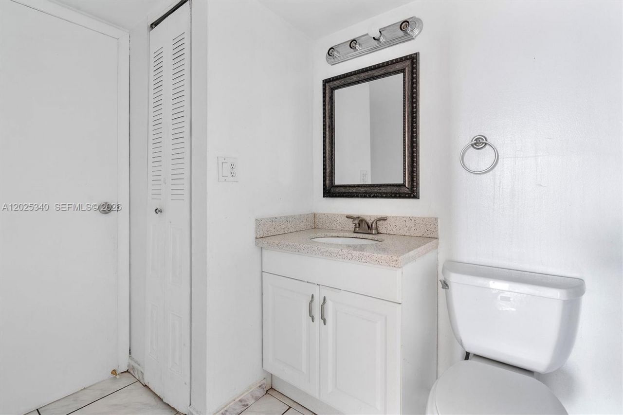 3101 N Country Club Dr , Unit 504, Aventura, FL 33180 Photo