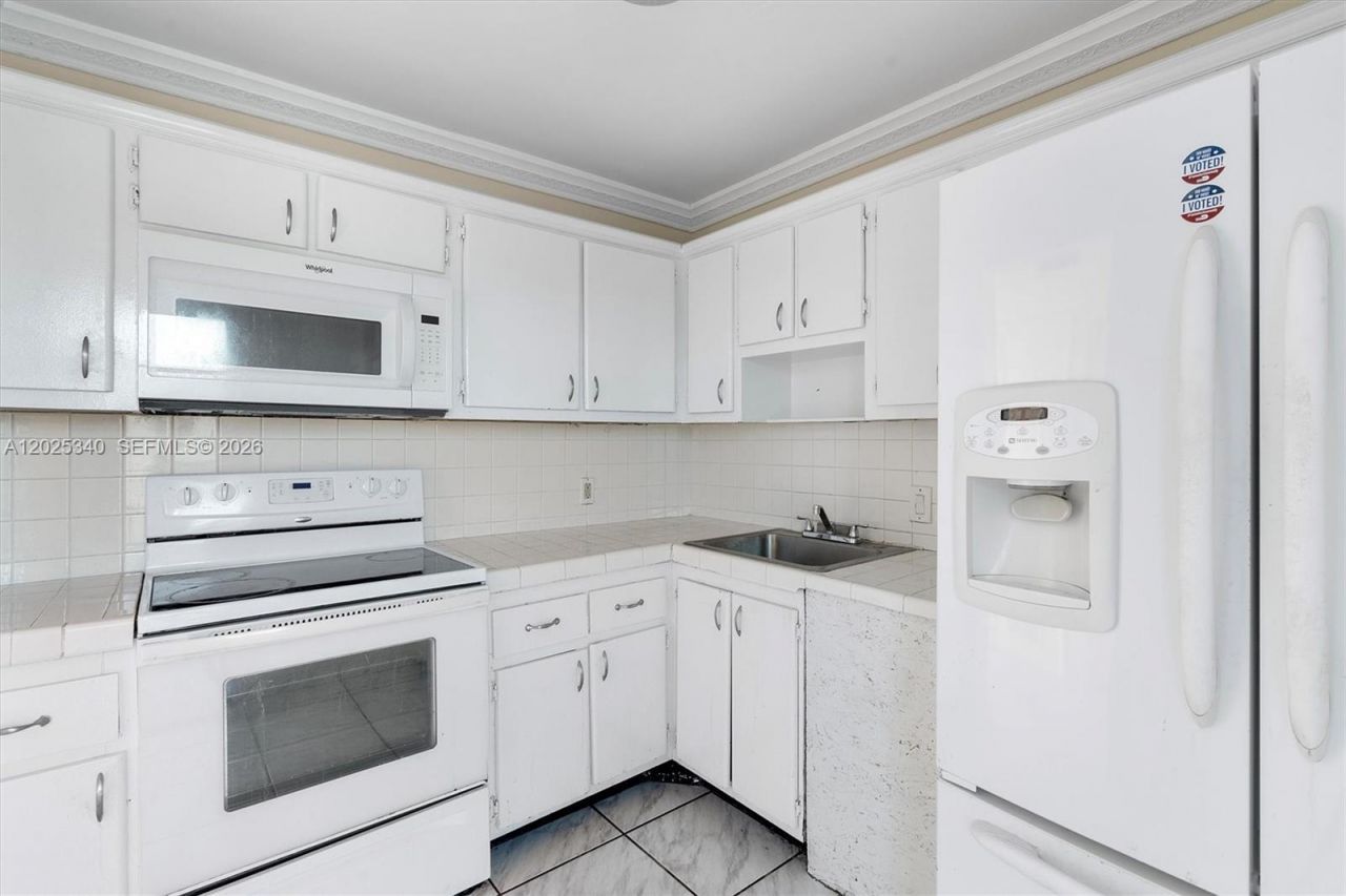 3101 N Country Club Dr , Unit 504, Aventura, FL 33180 Photo