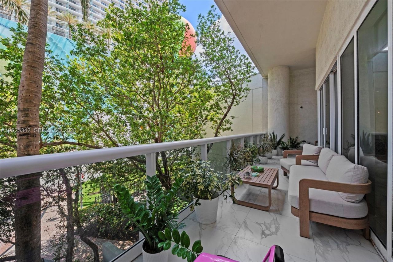 1800 S Ocean Dr, Unit 310, Hallandale Beach, FL 33009 Photo