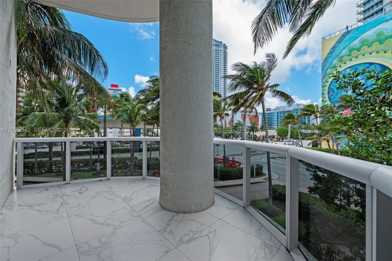 1800 S Ocean Dr, Unit 310, Hallandale Beach, FL 33009 Photo