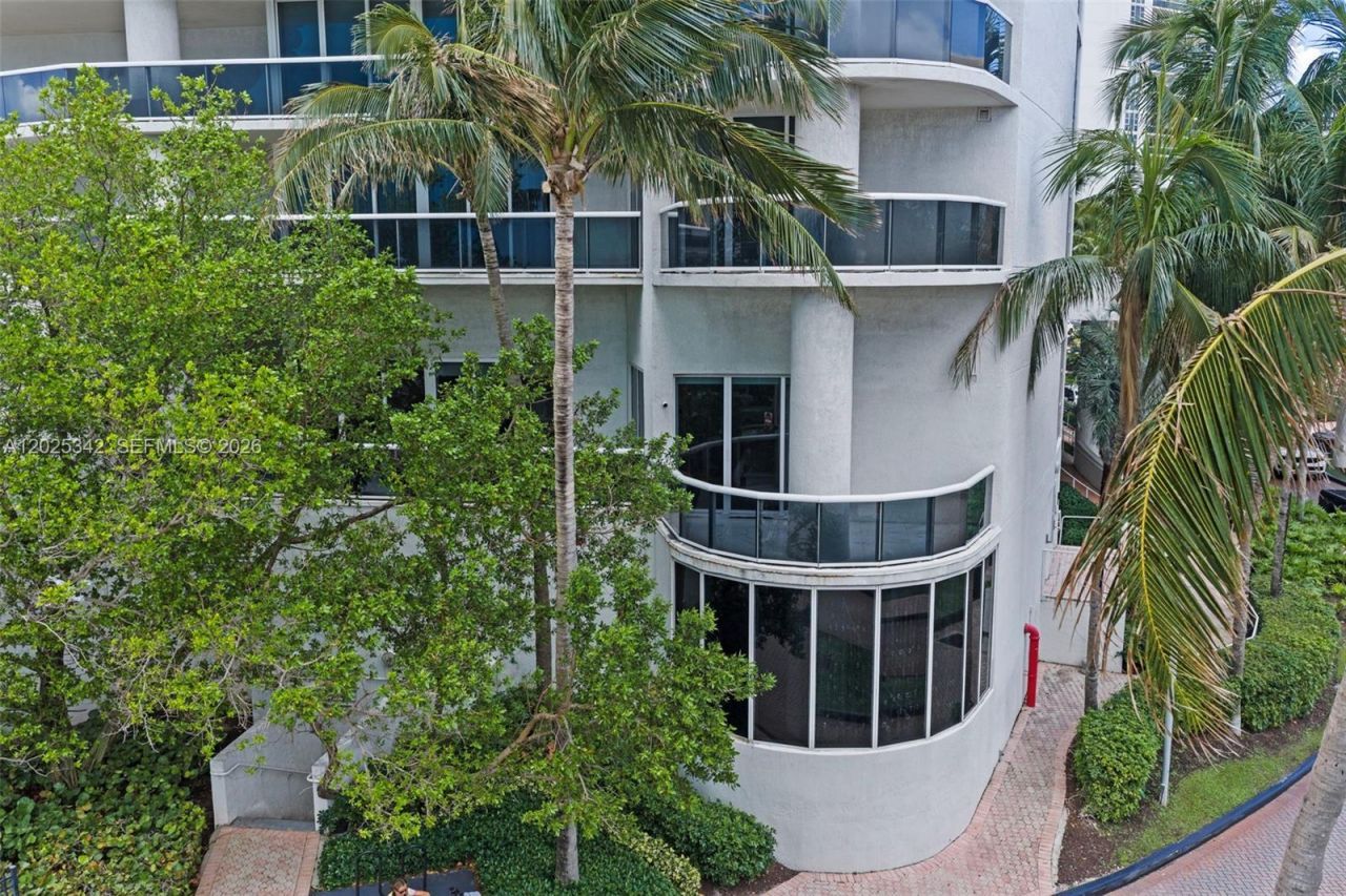 1800 S Ocean Dr, Unit 310, Hallandale Beach, FL 33009 Photo