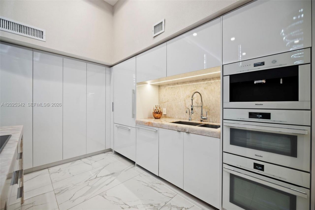 1800 S Ocean Dr, Unit 310, Hallandale Beach, FL 33009 Photo