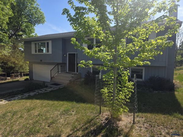 3120 IRIS DR, Rapid City, SD 57702