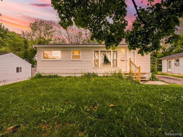 725 Emerson Avenue , Pontiac, MI 48340