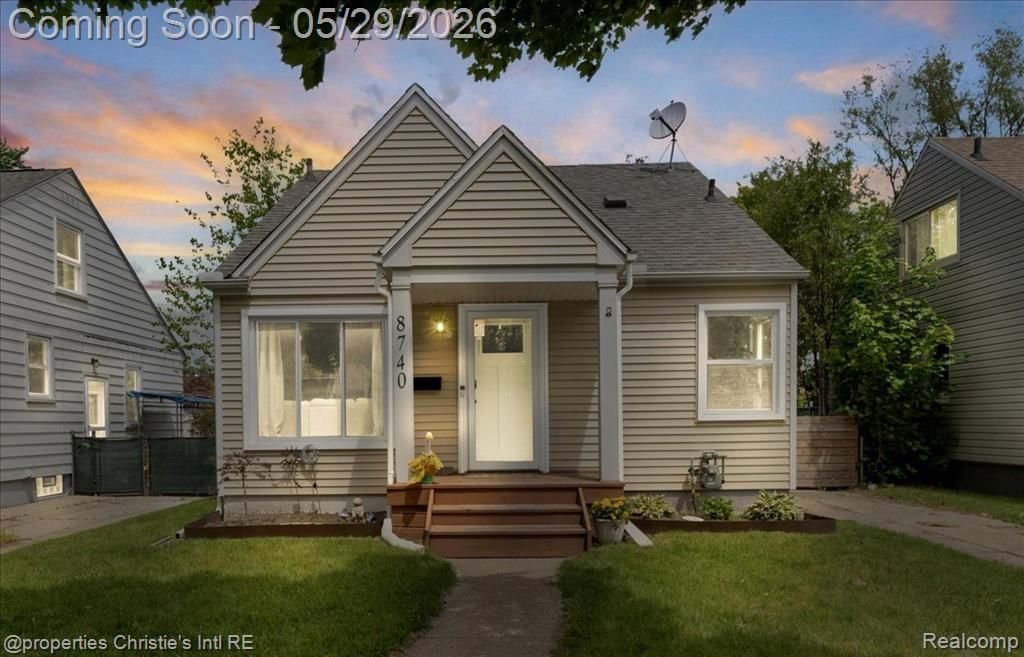8740 Saratoga Street, Oak Park, MI 48237 Main Photo