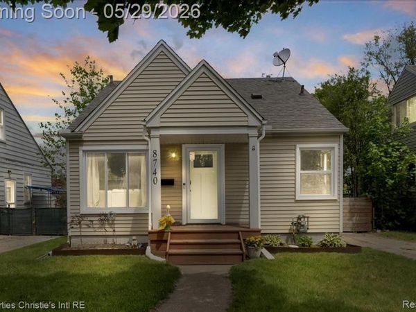 8740 Saratoga Street, Oak Park, MI 48237