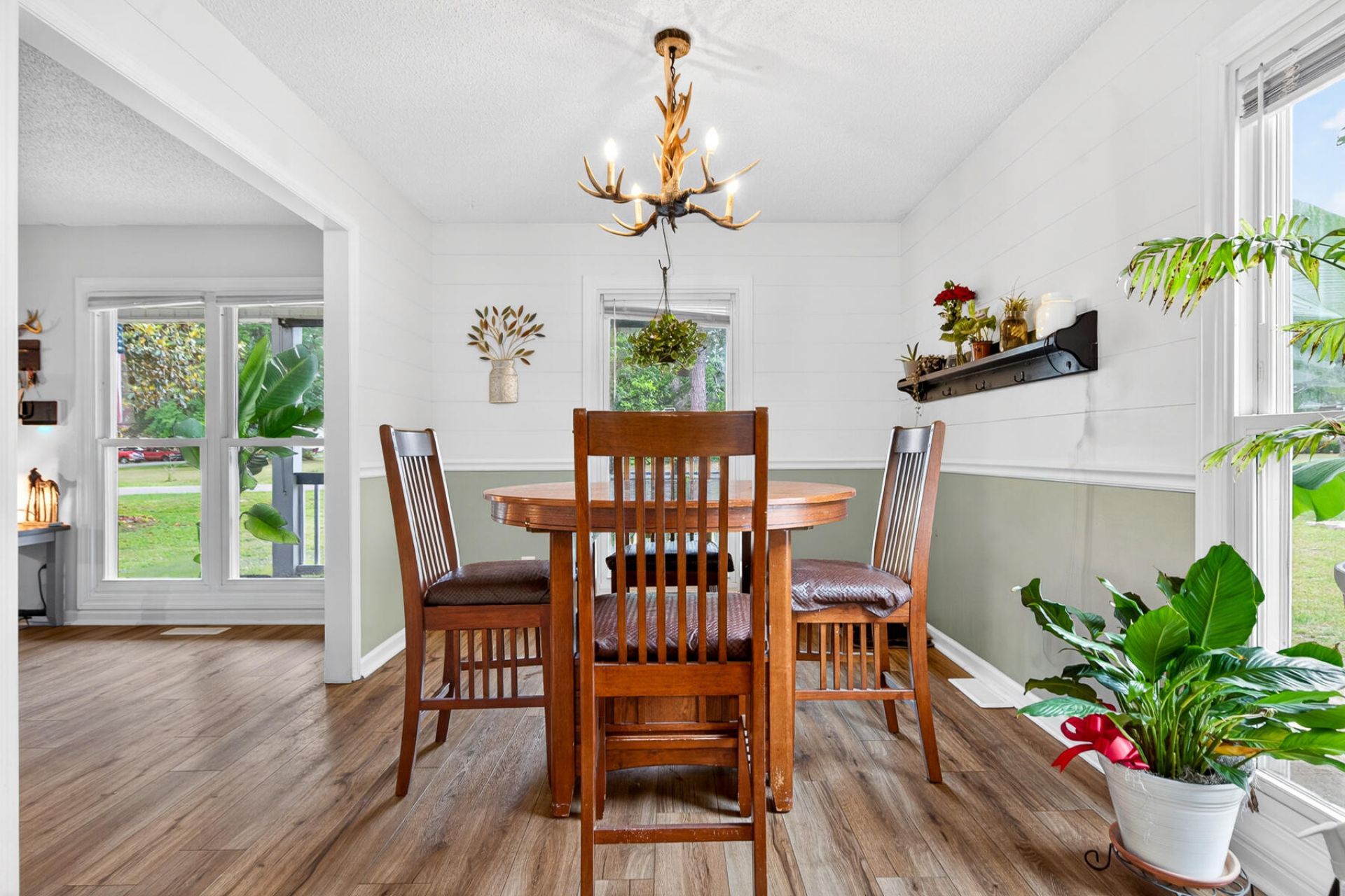 213 Elm Street Photo 15