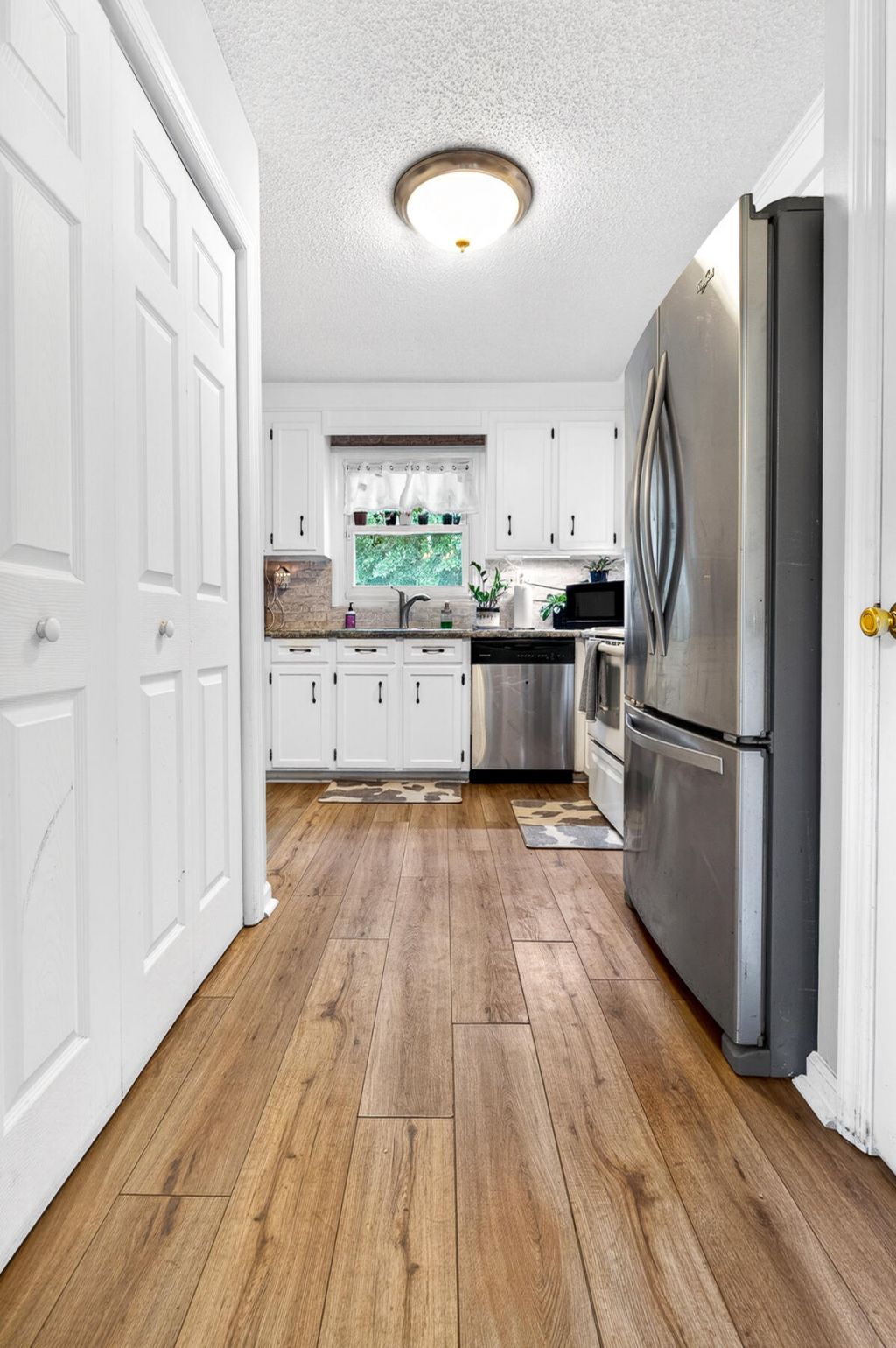 213 Elm Street Photo 18