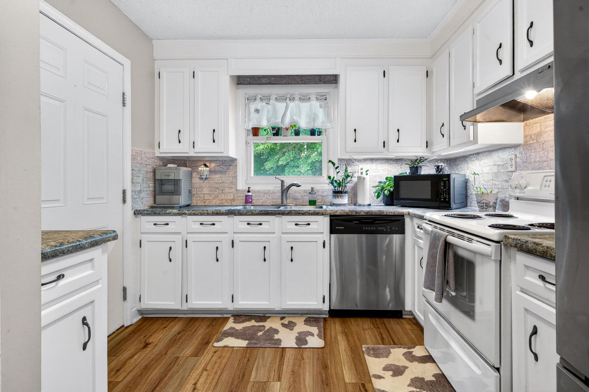 213 Elm Street Photo 19