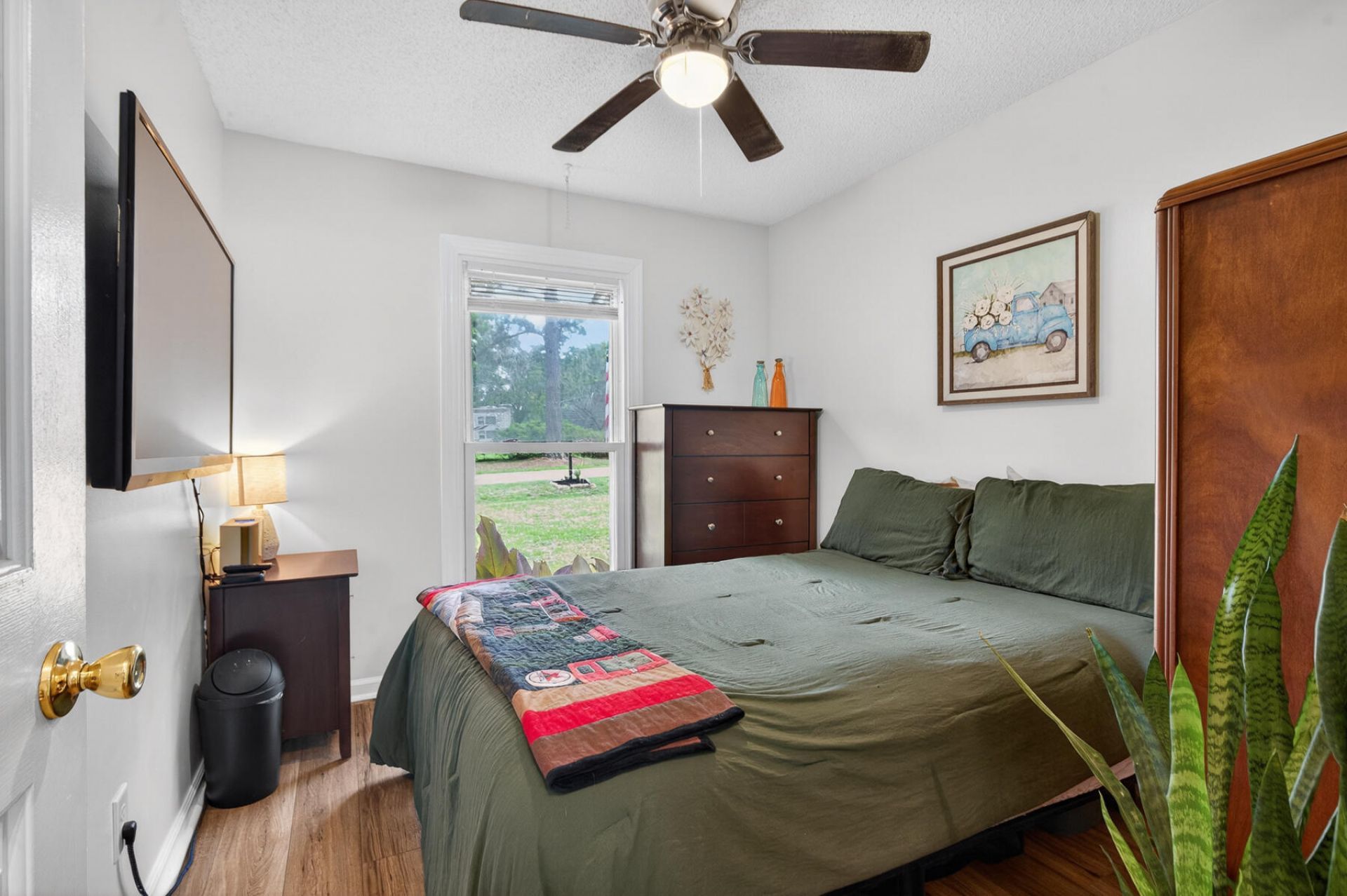 213 Elm Street Photo 35