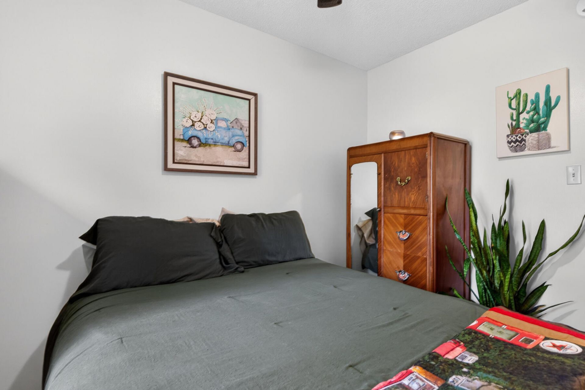 213 Elm Street Photo 36