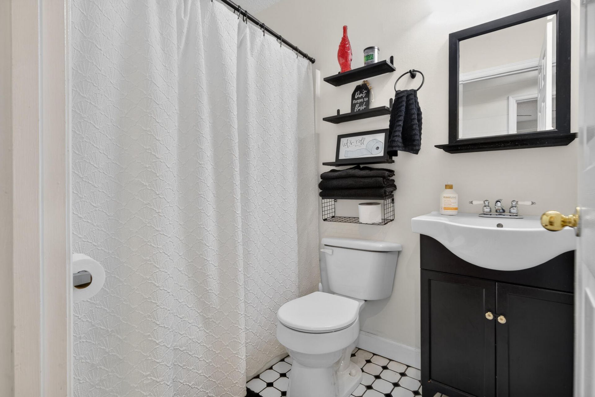 213 Elm Street Photo 37
