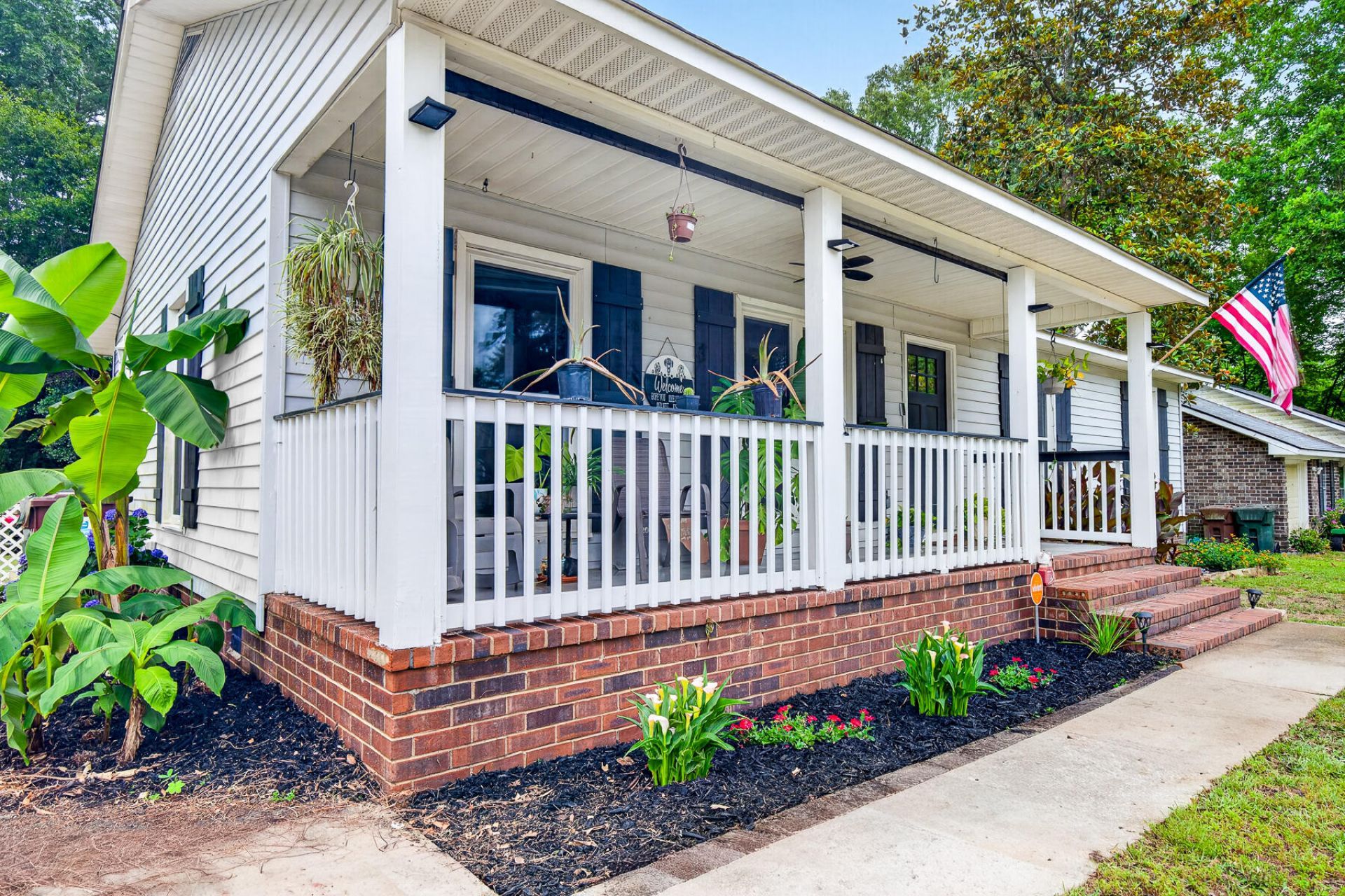 213 Elm Street Photo 4