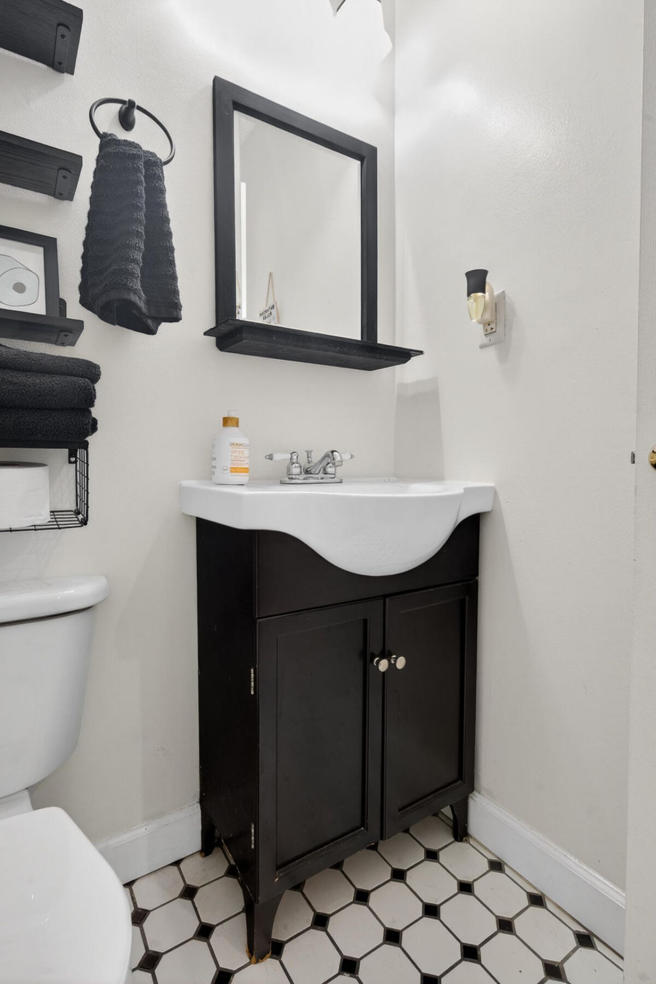 213 Elm Street Photo 40