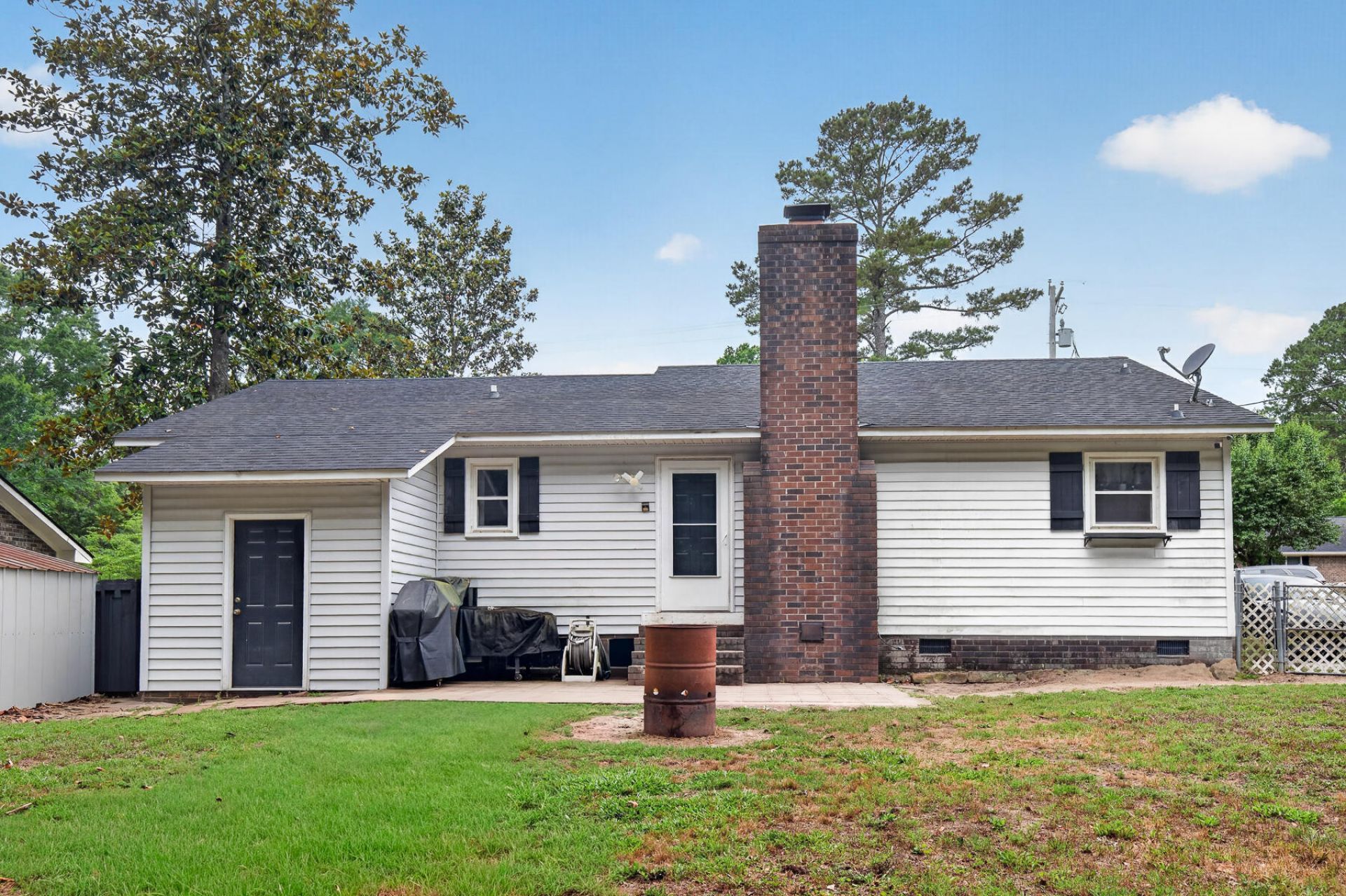 213 Elm Street Photo 43