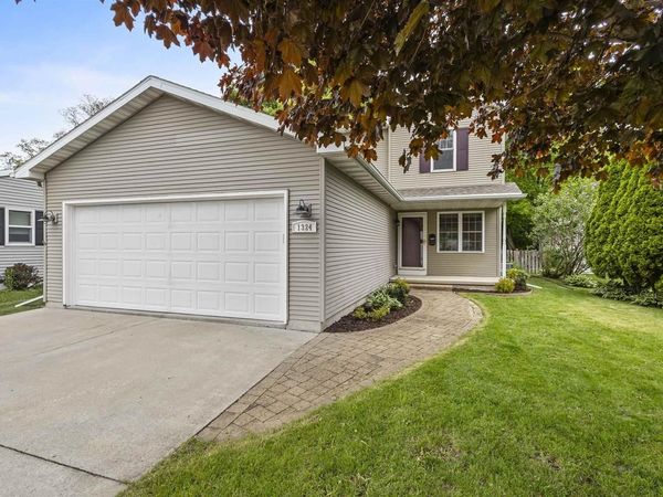 1324 W BENT AVENUE, Oshkosh, WI 54901
