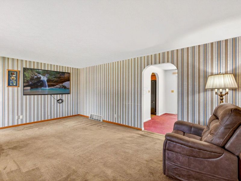 4715 Harbor Boulevard, Columbus, OH 43232 Photo 10