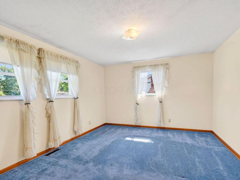 4715 Harbor Boulevard, Columbus, OH 43232 Photo 17