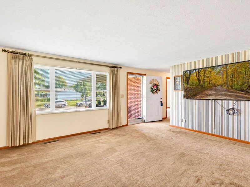 4715 Harbor Boulevard, Columbus, OH 43232 Photo 9