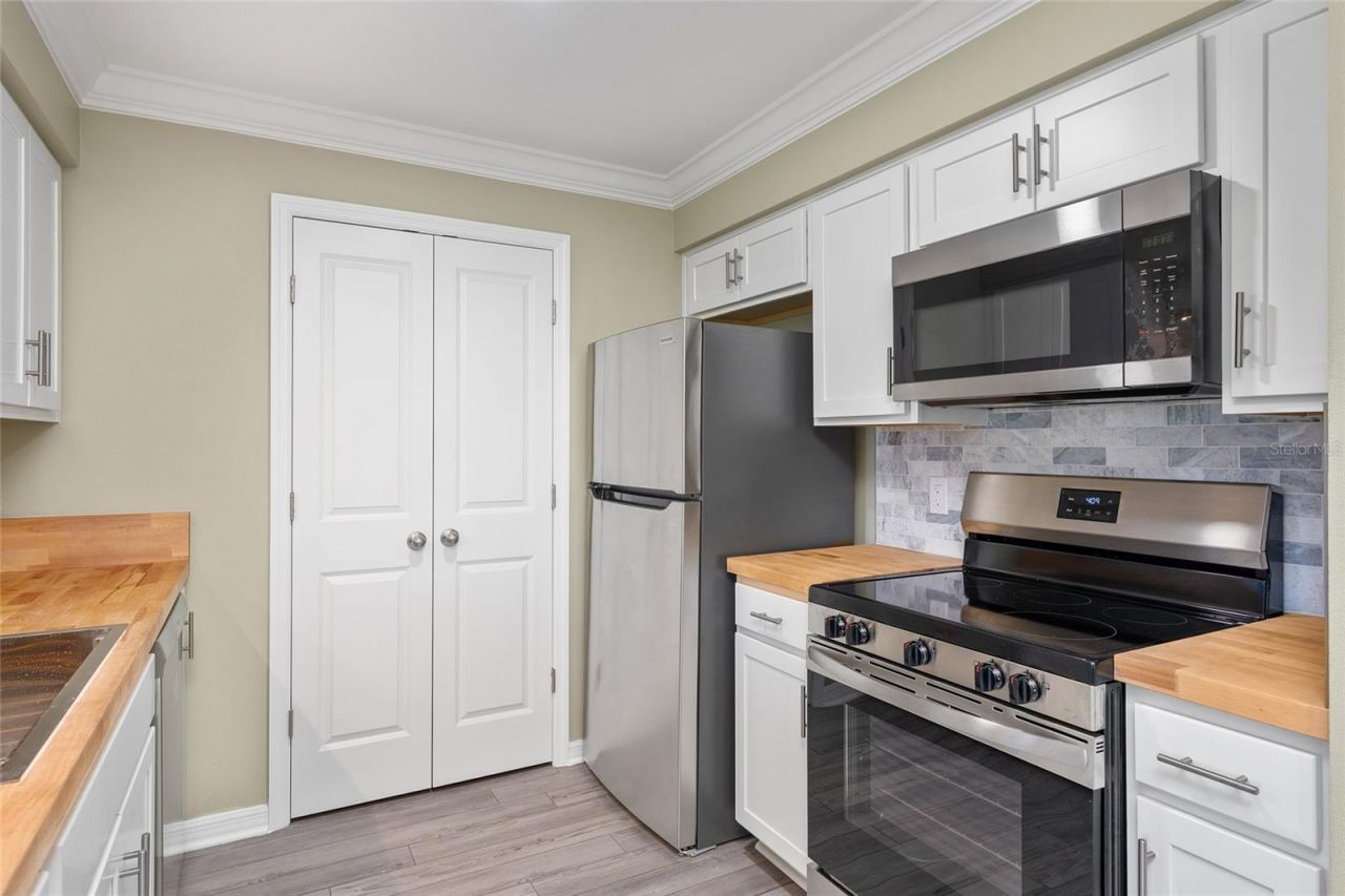 12531 Orangewood Court , Tavares, FL 32778 Photo