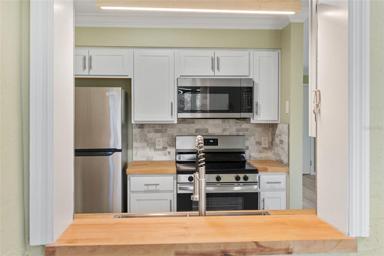 12531 Orangewood Court , Tavares, FL 32778 Photo