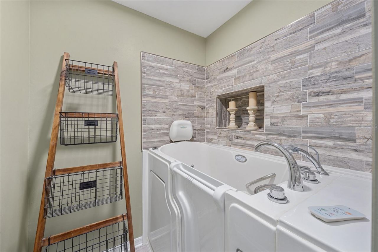 12531 Orangewood Court , Tavares, FL 32778 Photo