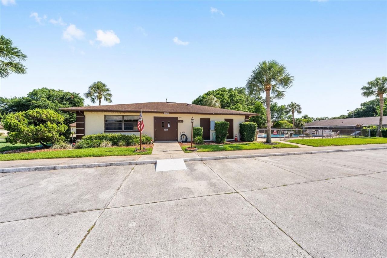 12531 Orangewood Court , Tavares, FL 32778 Photo