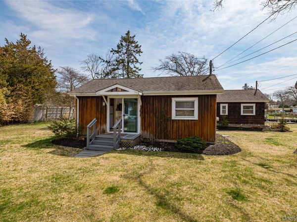 18 Shinnecock Road, Unit 2, Hampton Bays, NY 11946